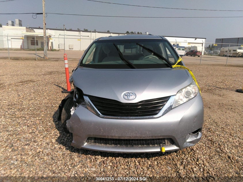 2014 Toyota Sienna Le VIN: 5TDJK3DC2ES082757 Lot: 30041253