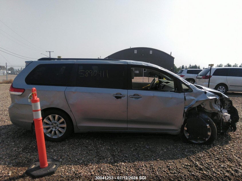 2014 Toyota Sienna Le VIN: 5TDJK3DC2ES082757 Lot: 30041253