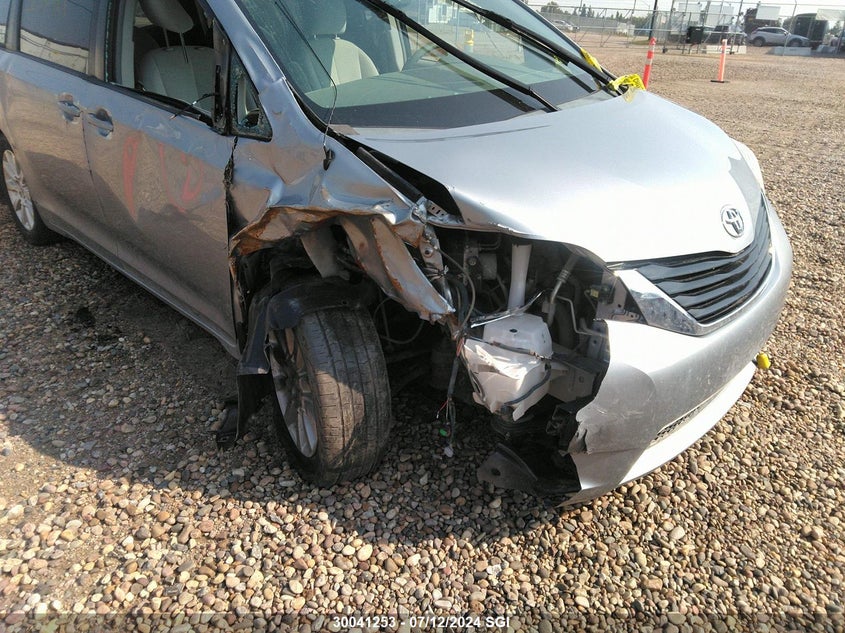 2014 Toyota Sienna Le VIN: 5TDJK3DC2ES082757 Lot: 30041253