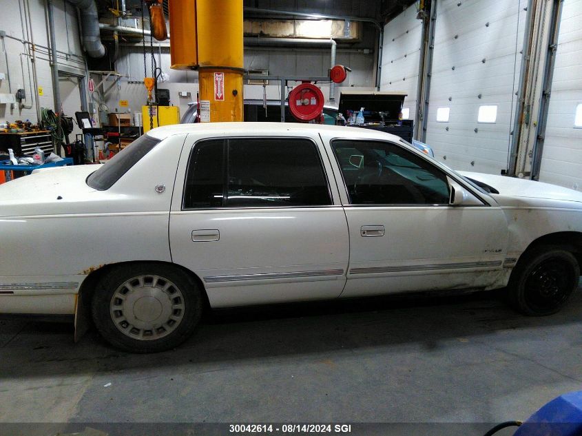 1998 Cadillac Deville VIN: 1G6KD54Y2WU702870 Lot: 30042614