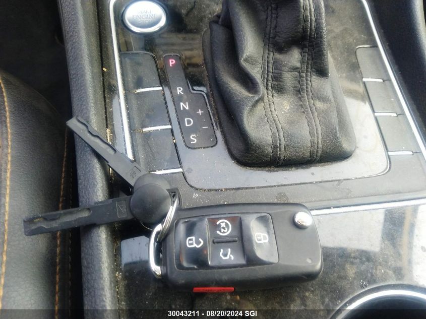 2017 Volkswagen Passat Highline W/ R-Line VIN: 1VWET7A33HC013525 Lot: 30043211