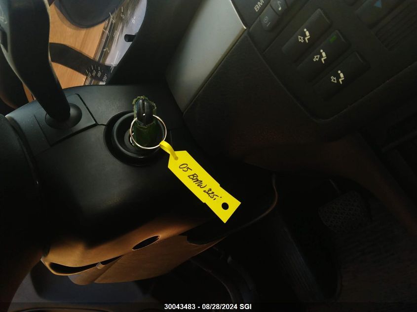 2005 BMW 325 I VIN: WBAEV33415KX13165 Lot: 30043483