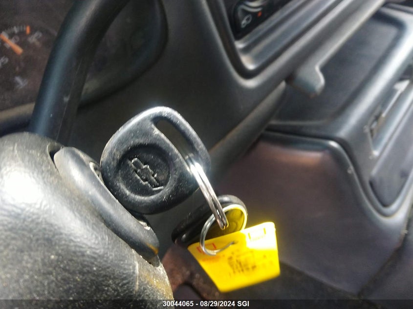 2002 Chevrolet Silverado K1500 VIN: 2GCEK19T121120089 Lot: 30044065