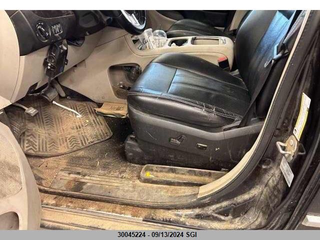 2017 Dodge Grand Caravan Crew VIN: 2C4RDGDG8HR606305 Lot: 30045224