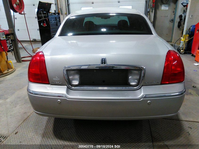 2005 Lincoln Town Car Signature Limited VIN: 1LNHM82W75Y659477 Lot: 30043770