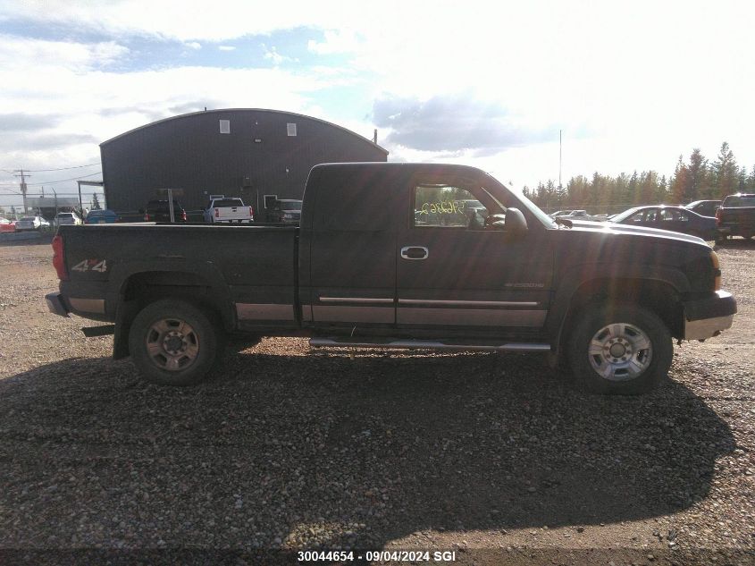 2005 Chevrolet Silverado K2500 Heavy Duty VIN: 1GCHK29U35E132999 Lot: 30044654