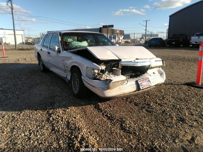 1995 Lincoln Town Car Signature/Spinnaker VIN: 1LNLM82W1SY660842 Lot: 30046630