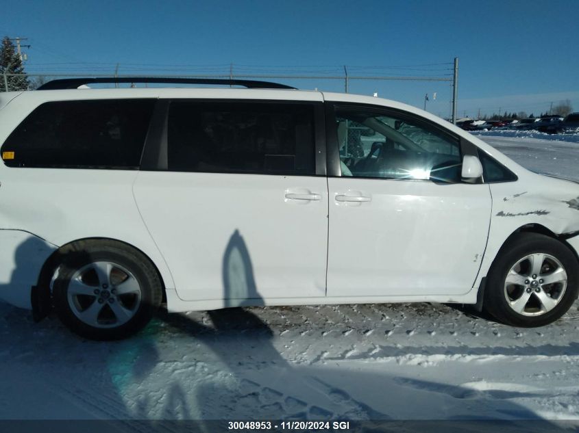 2019 Toyota Sienna Le VIN: 5TDKZ3DC2KS001932 Lot: 30048953