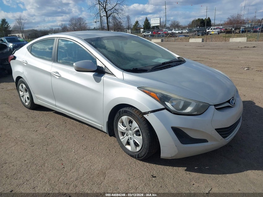 Седани HYUNDAI ELANTRA 2016 Сріблястий