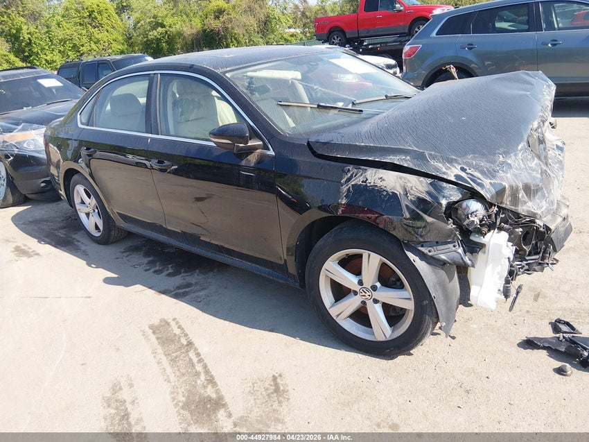 2012 VOLKSWAGEN PASSAT 2.0L TDI SE — снимка 1