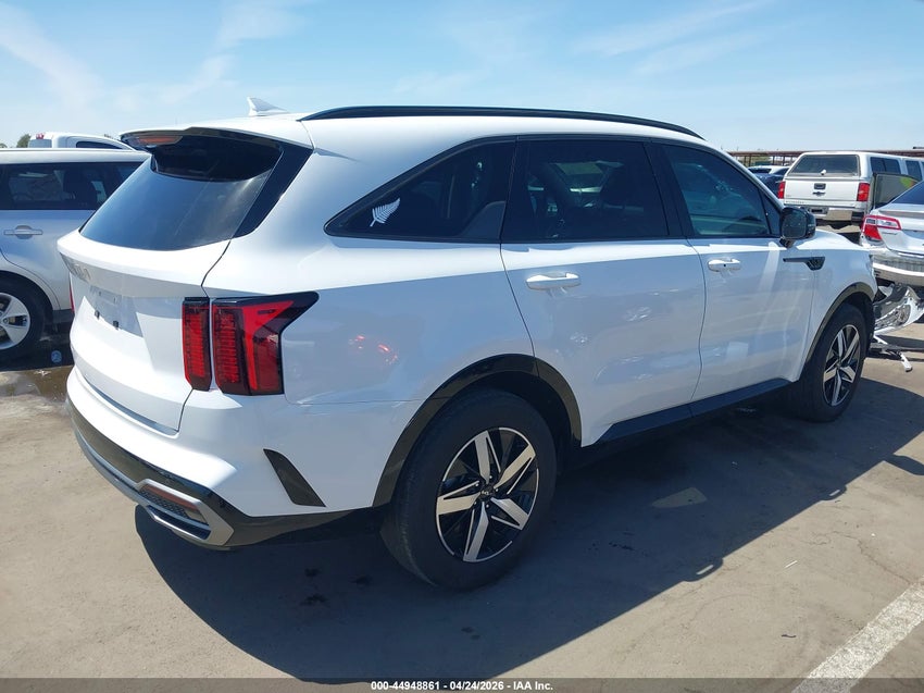Внедорожники KIA SORENTO 2023 Белый