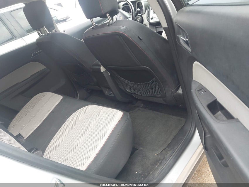 Позашляховики CHEVROLET EQUINOX 2015 Сріблястий