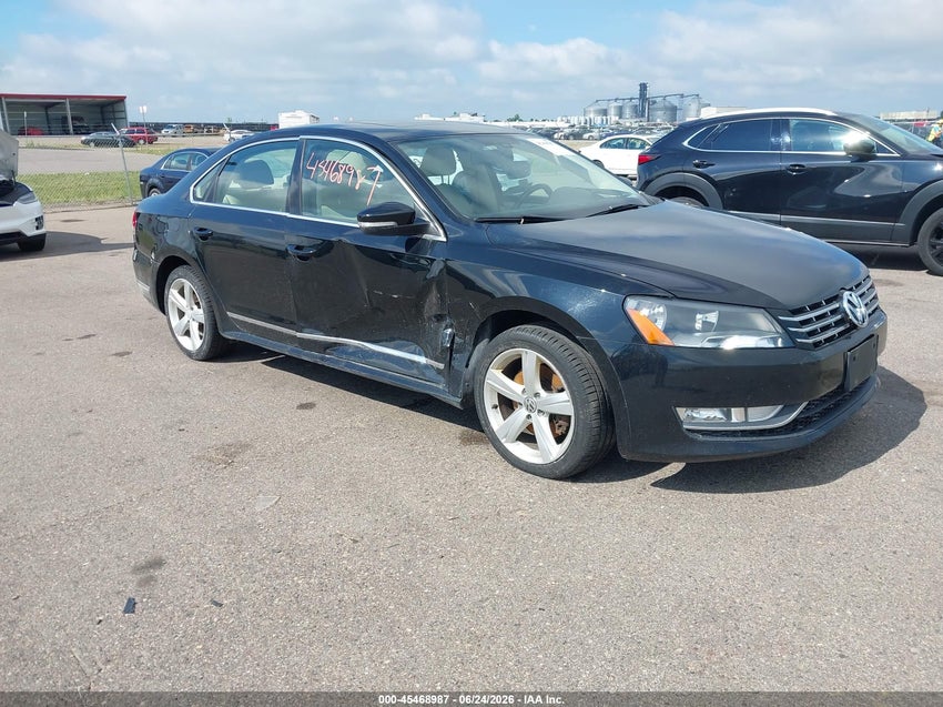 2013 VOLKSWAGEN PASSAT 2.0L TDI SE — снимка 1