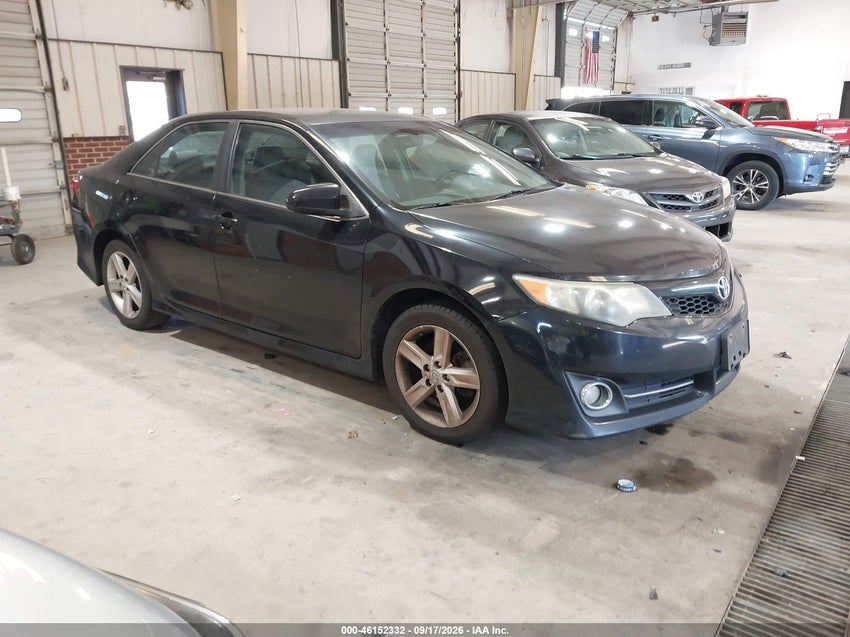 2013 TOYOTA CAMRY SE — снимка 1