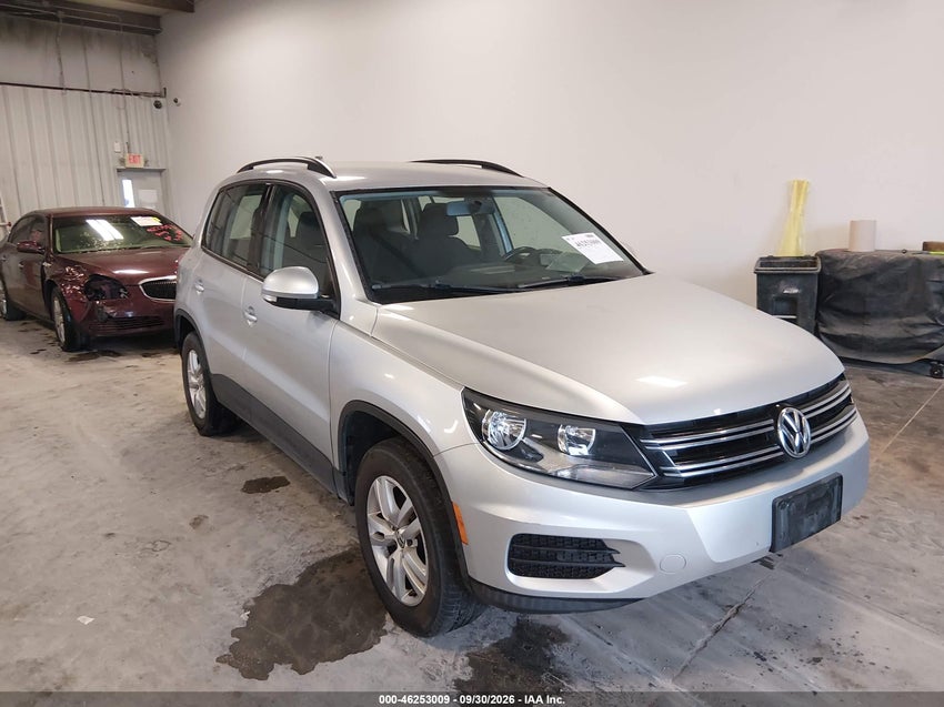 2015 VOLKSWAGEN TIGUAN S — снимка 1