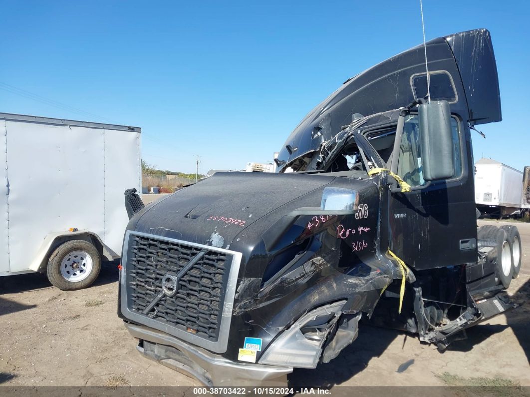 2022 VOLVO VNR Black  Diesel 4V4WC9EH9NN299376 photo #3