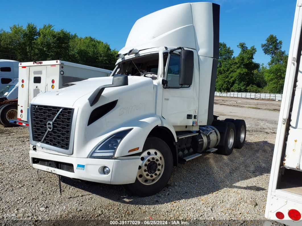 2023 VOLVO VNR White  Diesel 4V4WC9EH5PN304950 photo #3