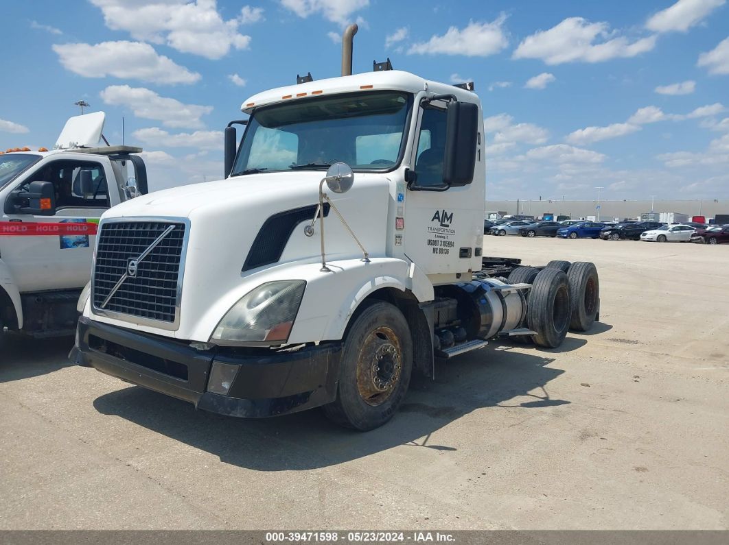 2011 VOLVO VN VNL White  Diesel 4V4NC9EHXBN528283 photo #3