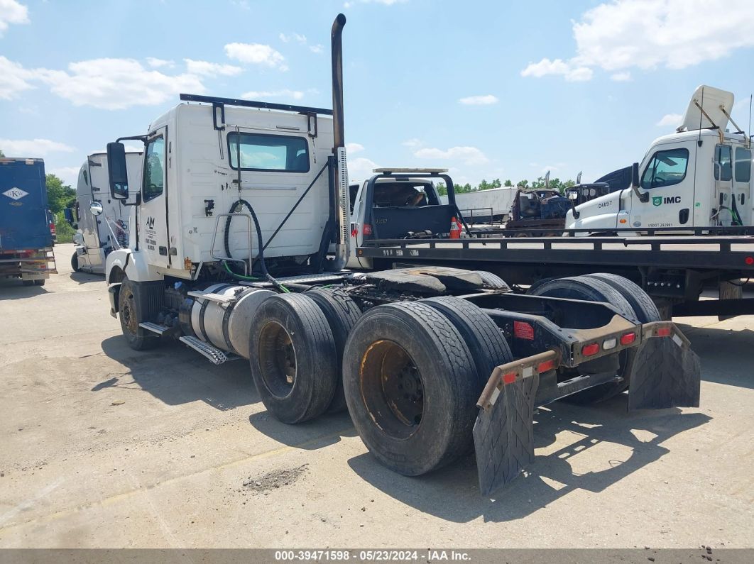 2011 VOLVO VN VNL White  Diesel 4V4NC9EHXBN528283 photo #4