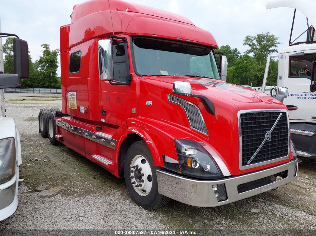 2016 VOLVO VN Red  Diesel 4V4NC9EH8GN949037 photo #1