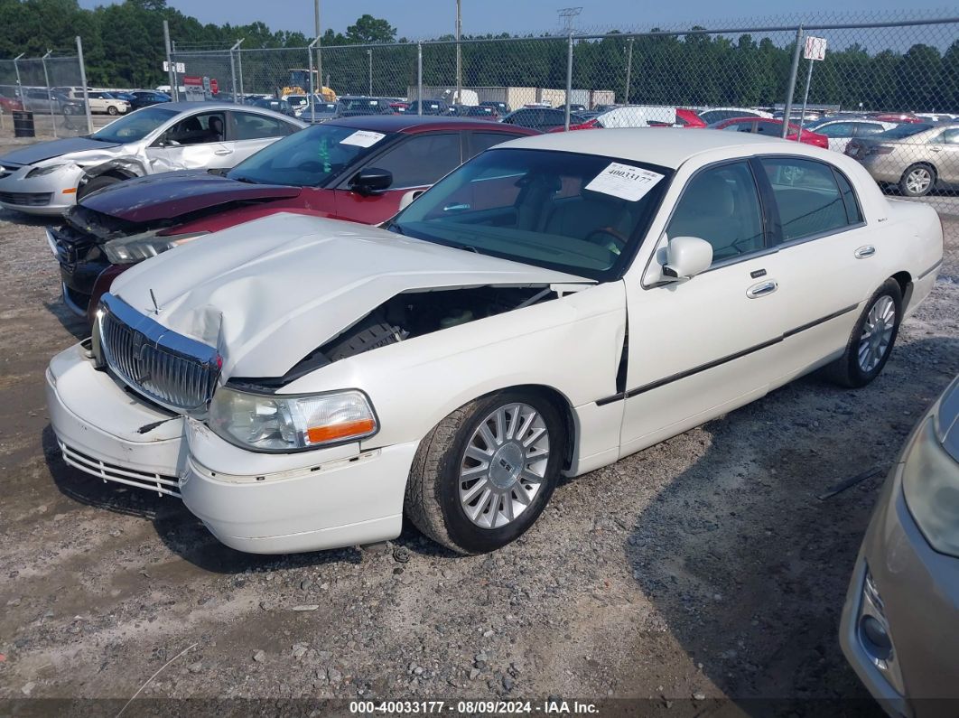 2003 LINCOLN TOWN CAR SIGNATURE White  Gasoline 1LNHM82W83Y694462 photo #3