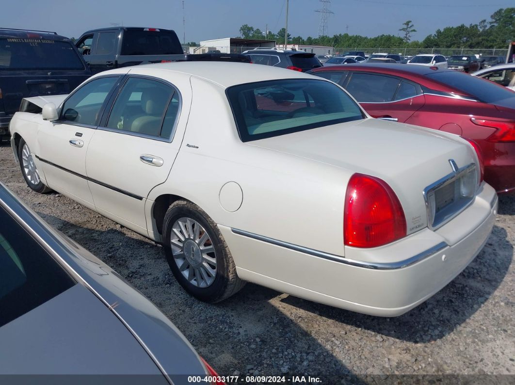 2003 LINCOLN TOWN CAR SIGNATURE White  Gasoline 1LNHM82W83Y694462 photo #4