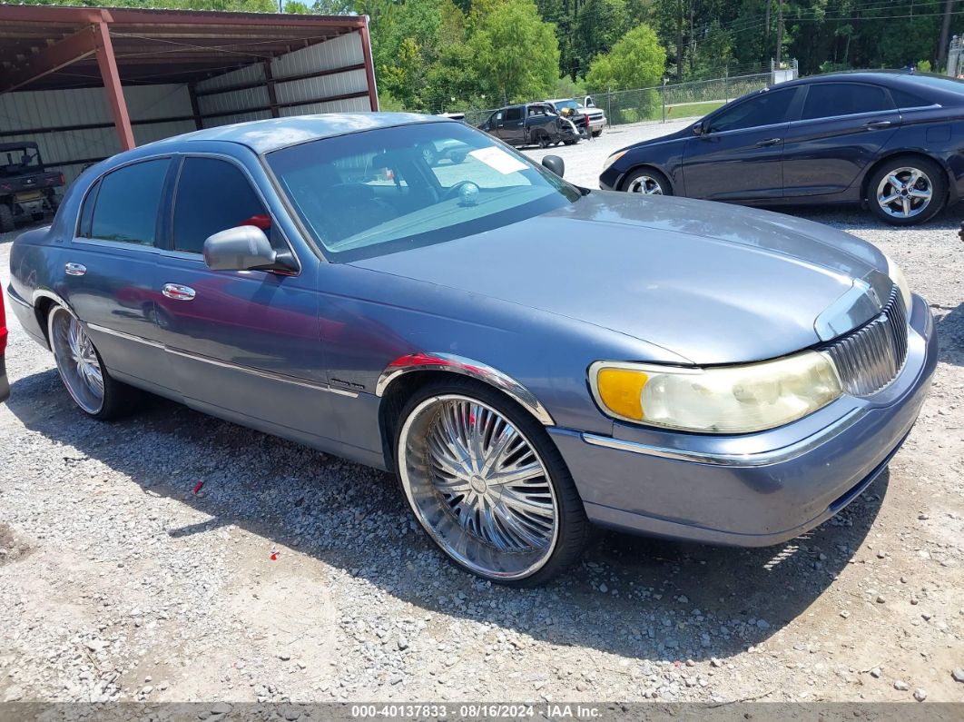 2000 LINCOLN TOWN CAR EXECUTIVE Light Blue  Gasoline 1LNHM81W4YY937287 photo #1