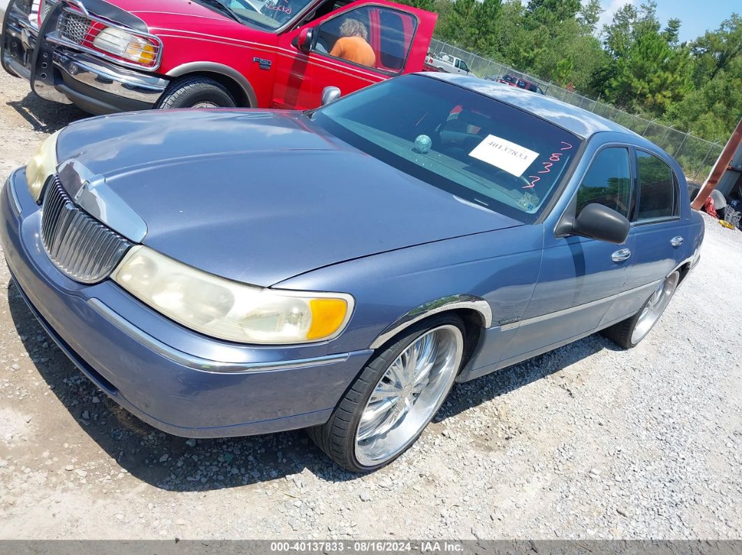 2000 LINCOLN TOWN CAR EXECUTIVE Light Blue  Gasoline 1LNHM81W4YY937287 photo #3