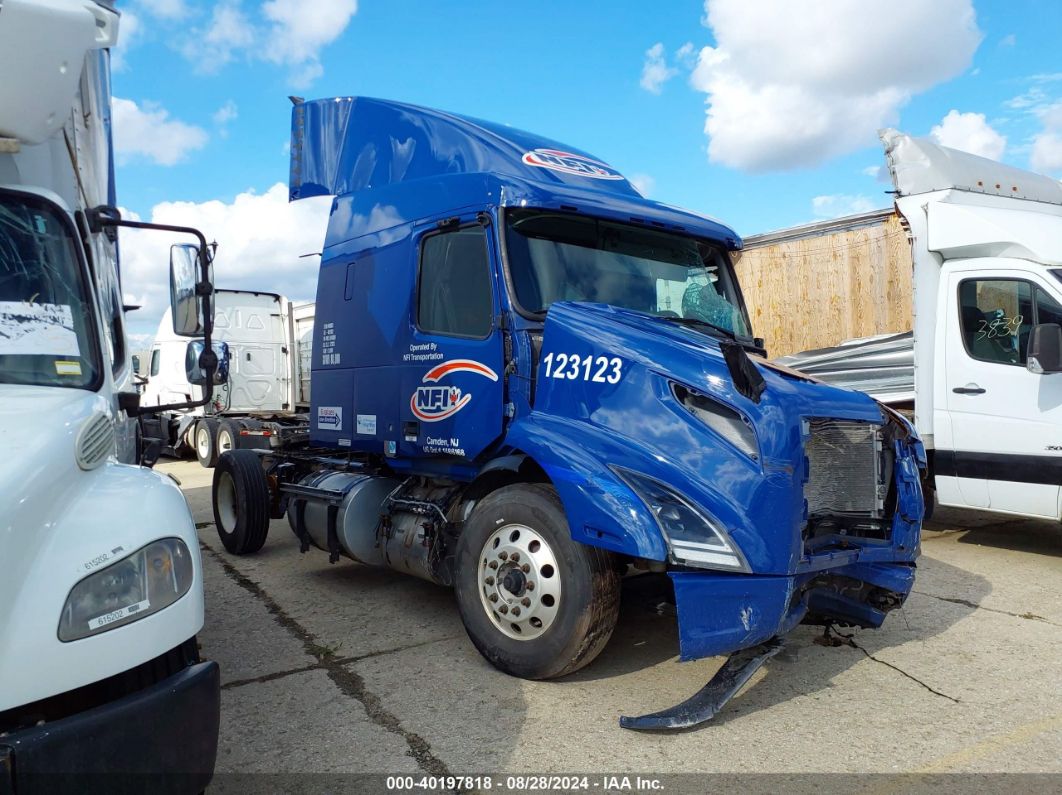 2022 VOLVO VNR Blue  Diesel 4V4WC9EGXNN300445 photo #1