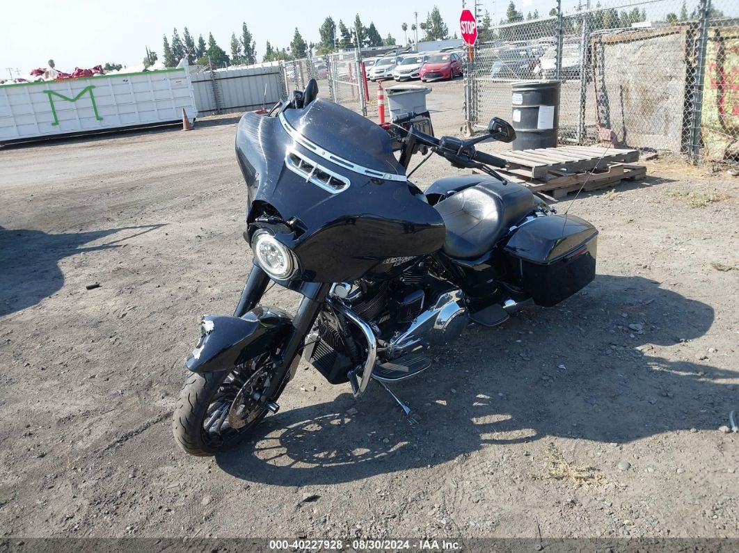 2018 HARLEY-DAVIDSON FLHX STREET GLIDE Black  Gasoline 1HD1KBC31JB619503 photo #3