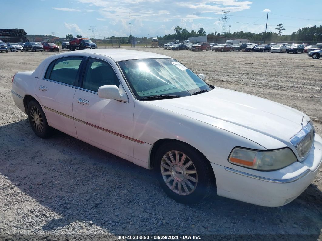 2004 LINCOLN TOWN CAR SIGNATURE White  Gasoline 1LNHM81W84Y625855 photo #1