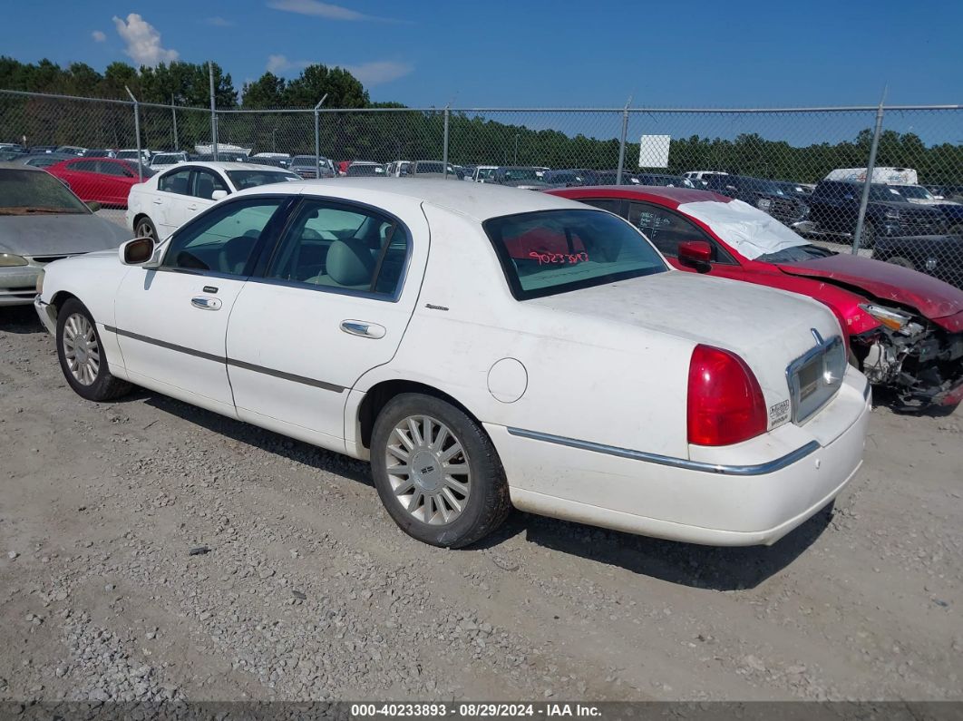 2004 LINCOLN TOWN CAR SIGNATURE White  Gasoline 1LNHM81W84Y625855 photo #4