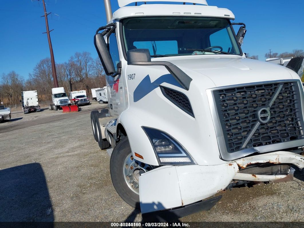 2019 VOLVO VNR White  Diesel 4V4WC9EHXKN198956 photo #1