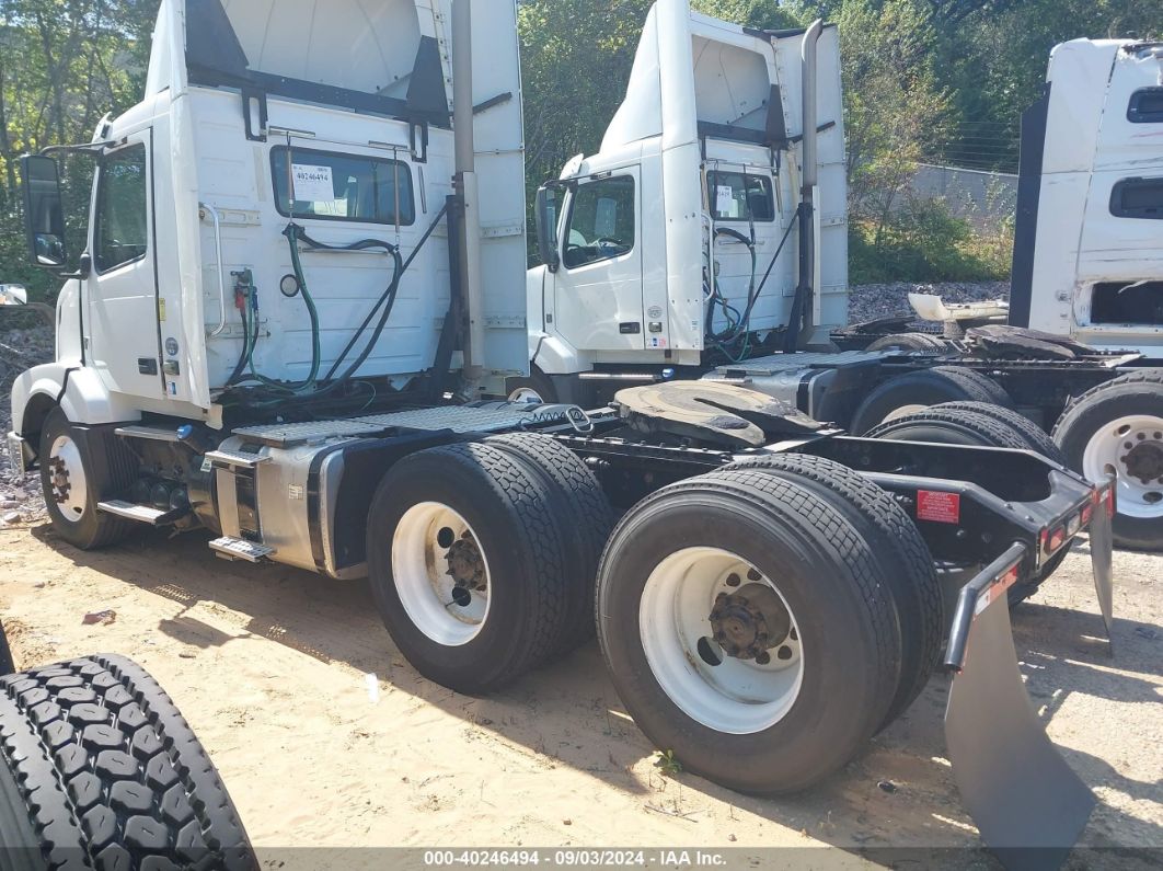 2018 VOLVO VNL White  Diesel 4V4NC9EG7JN885538 photo #4