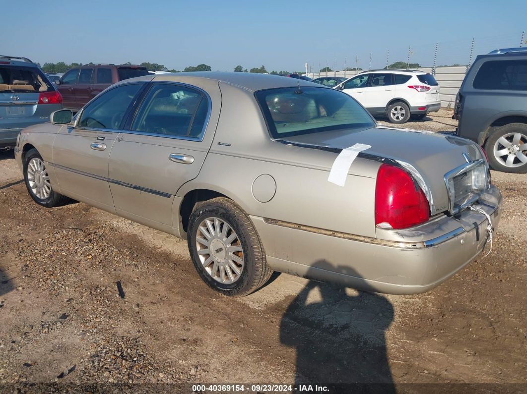 2005 LINCOLN TOWN CAR SIGNATURE Gold  Gasoline 1LNHM81W75Y629011 photo #4