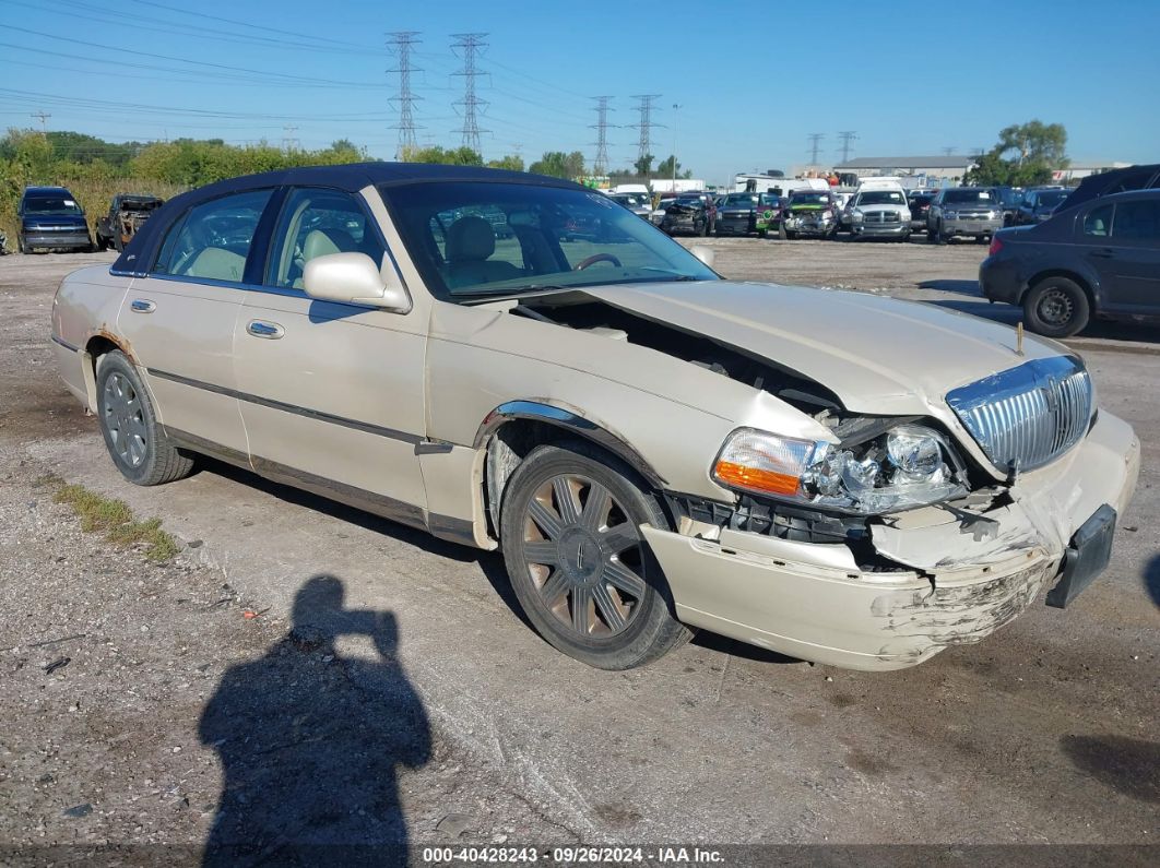 2003 LINCOLN TOWN CAR CARTIER Beige  Gasoline 1LNHM83W83Y685579 photo #1