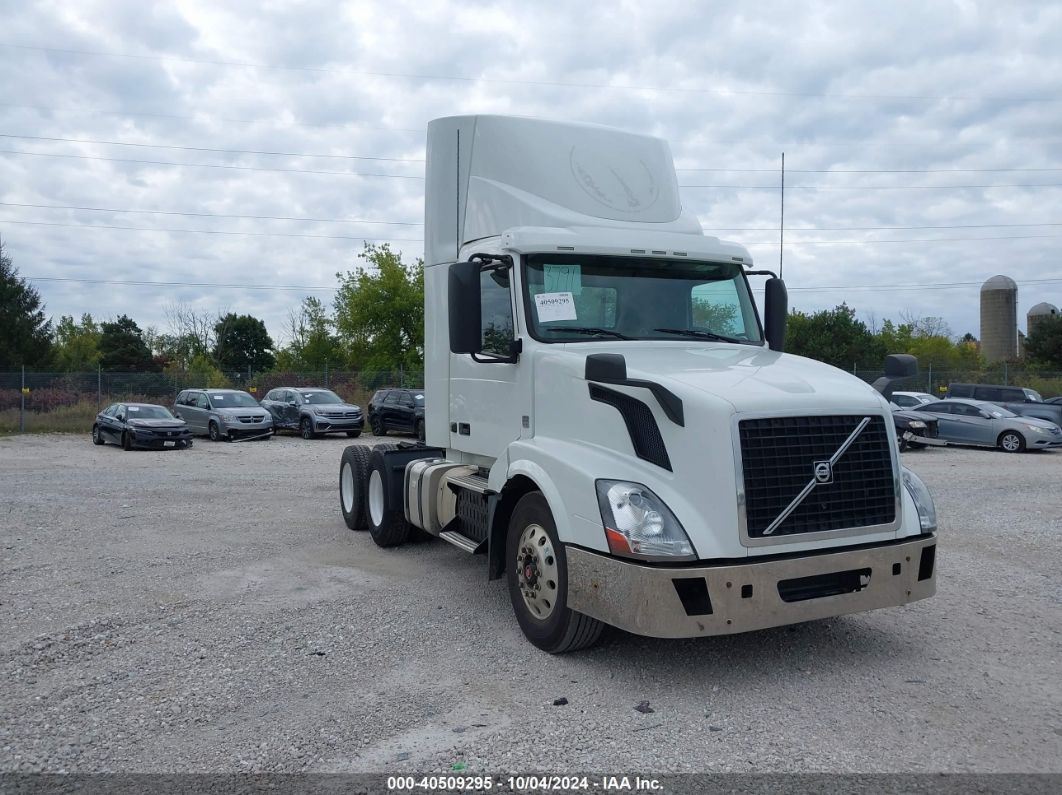 2016 VOLVO VN VNL White  Diesel 4V4NC9EG9GN965447 photo #1