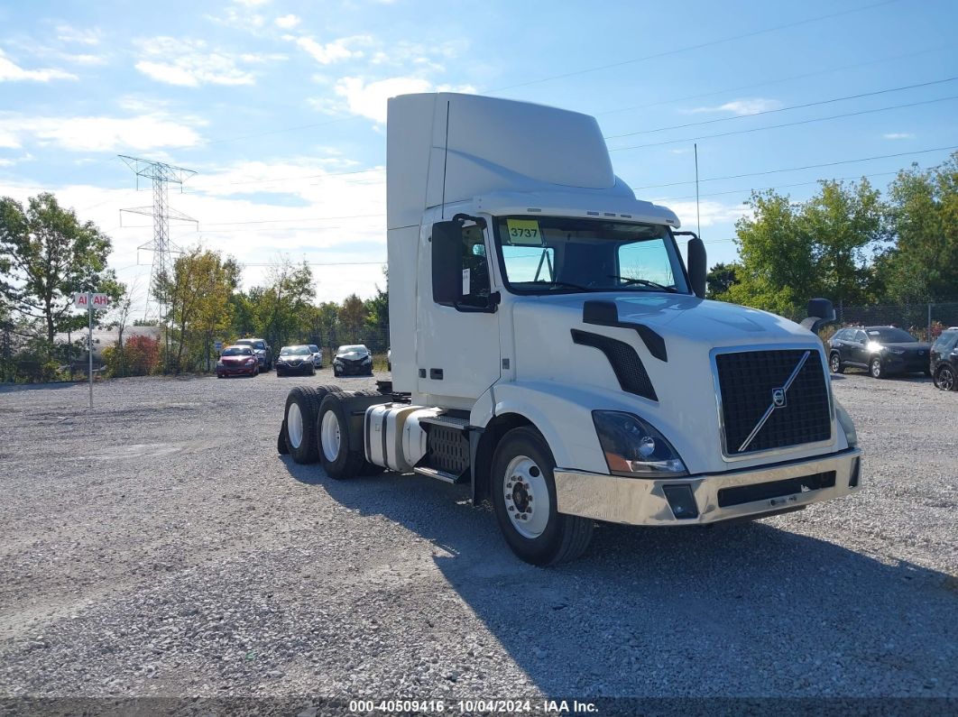 2016 VOLVO VN VNL White  Diesel 4V4NC9EG8GN957291 photo #1