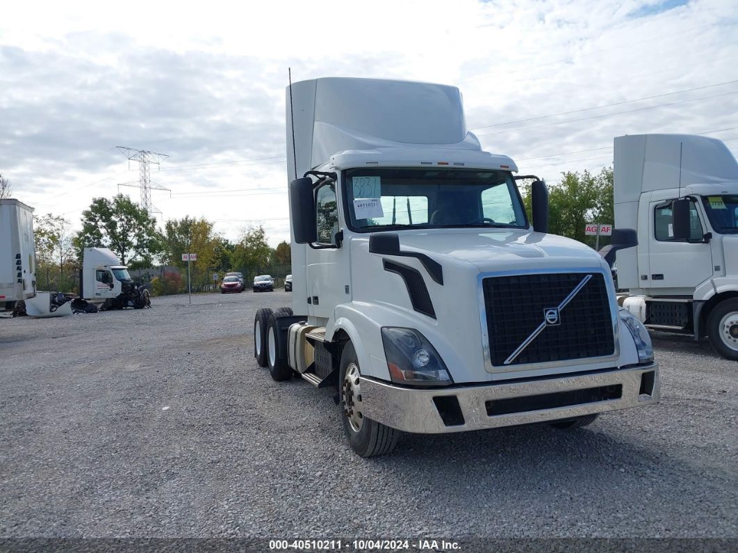 2016 VOLVO VN VNL White  Diesel 4V4NC9EG8GN971675 photo #1