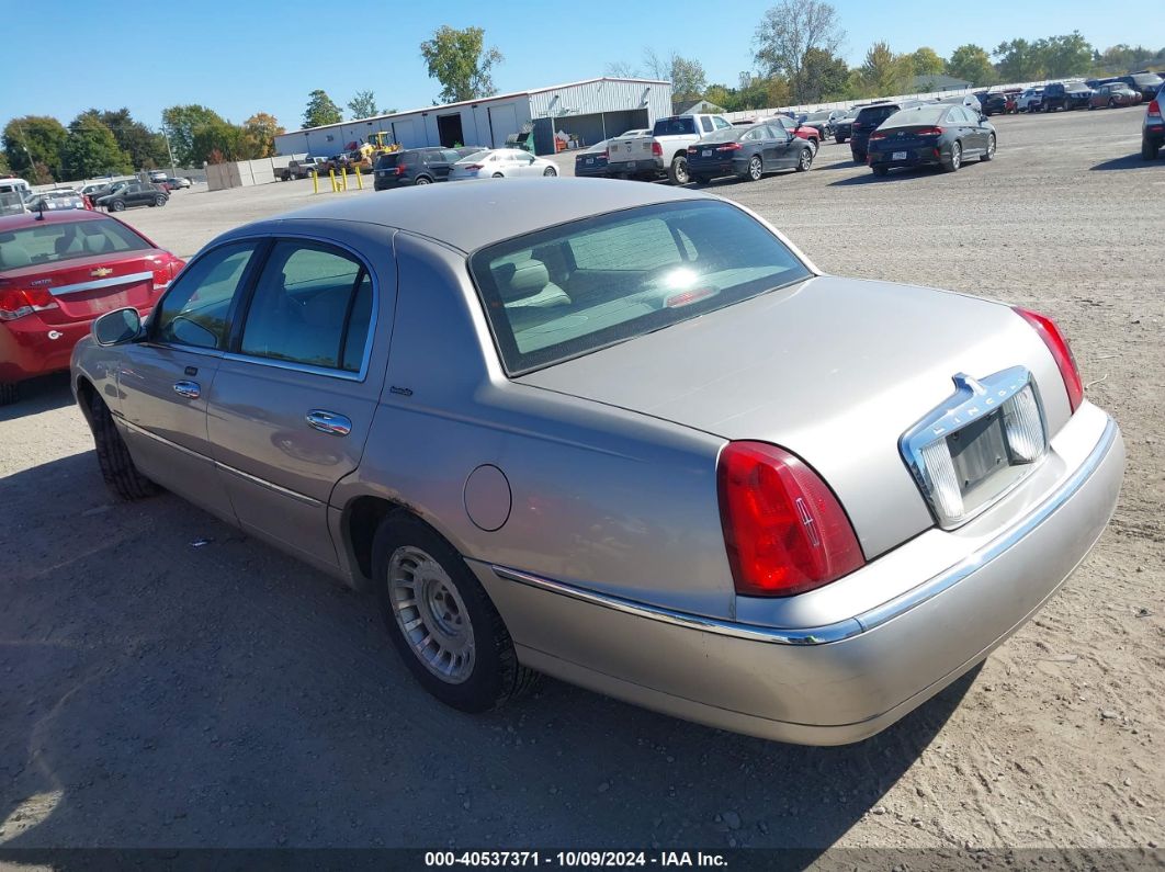 2000 LINCOLN TOWN CAR EXECUTIVE Gold  Gasoline 1LNHM81W0YY788652 photo #4