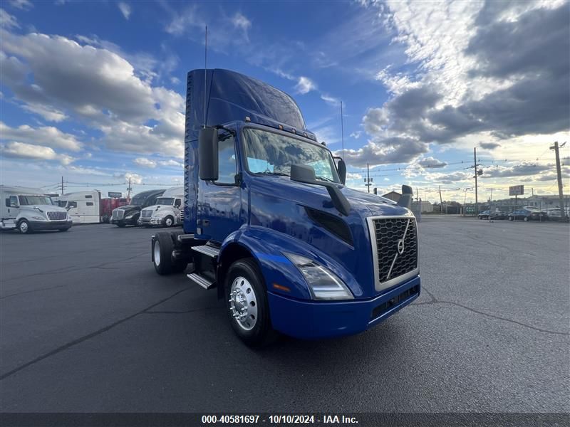 2020 VOLVO VNR Blue  Diesel 4V4W19DGXLN253518 photo #1