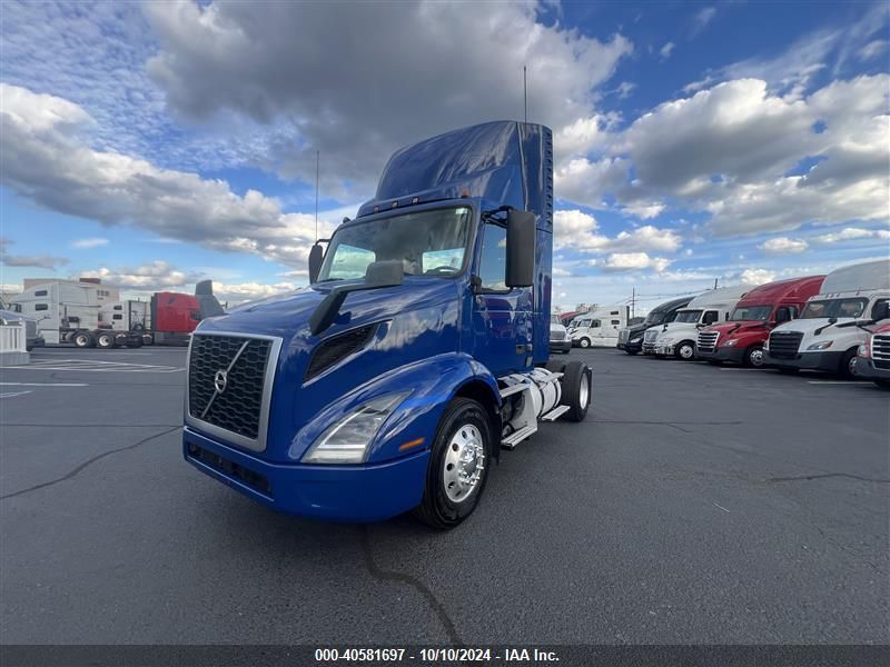 2020 VOLVO VNR Blue  Diesel 4V4W19DGXLN253518 photo #3