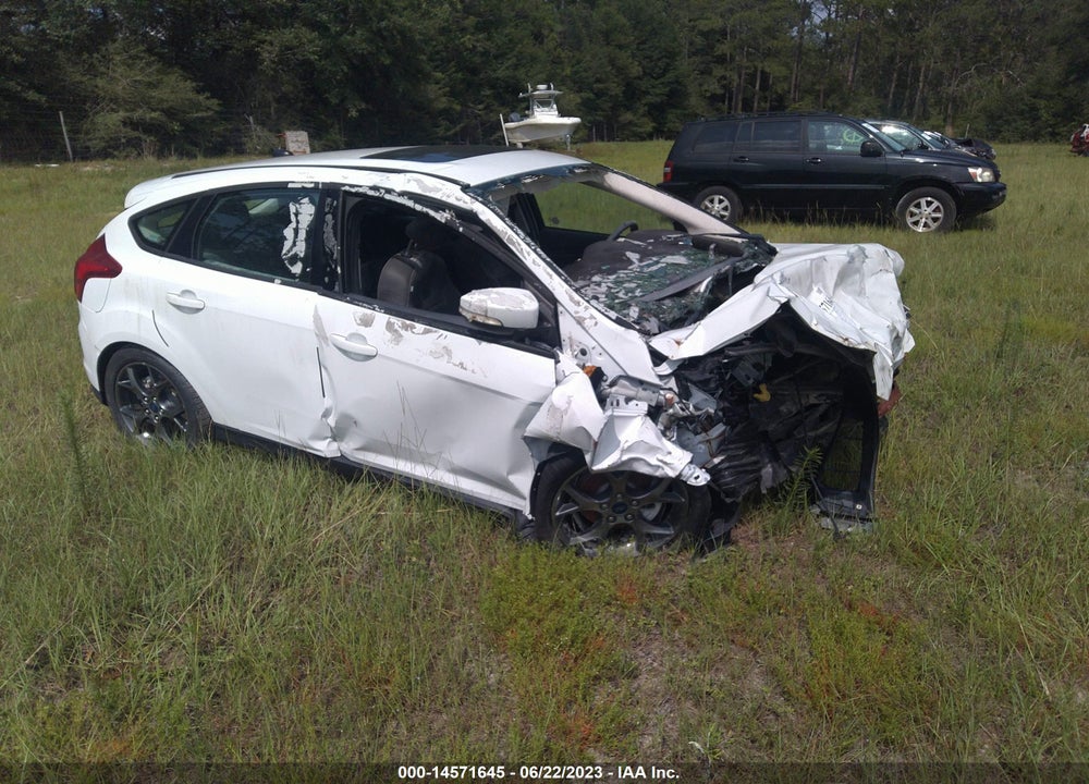 2014 FORD FOCUS SE VIN: 1FADP3K2XEL337557