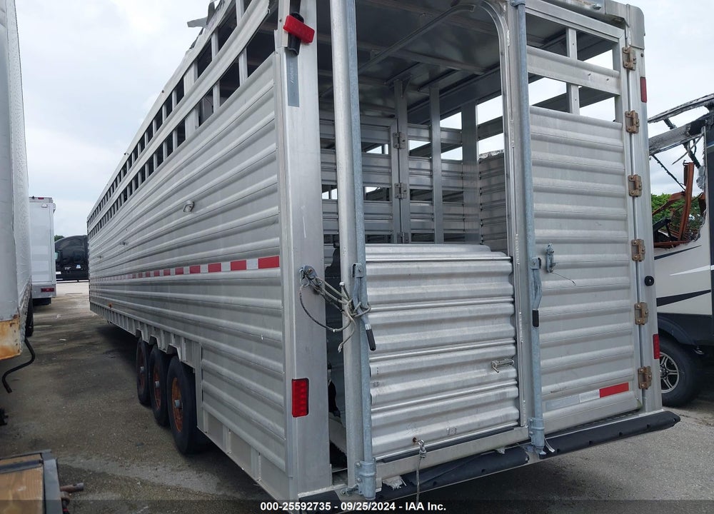 2013 FEATHERLITE LIVESTOCK TRAILER VIN: 4FGB24032DC130414