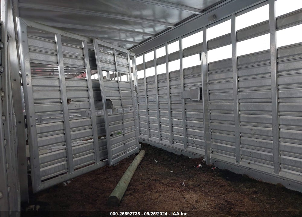 2013 FEATHERLITE LIVESTOCK TRAILER VIN: 4FGB24032DC130414