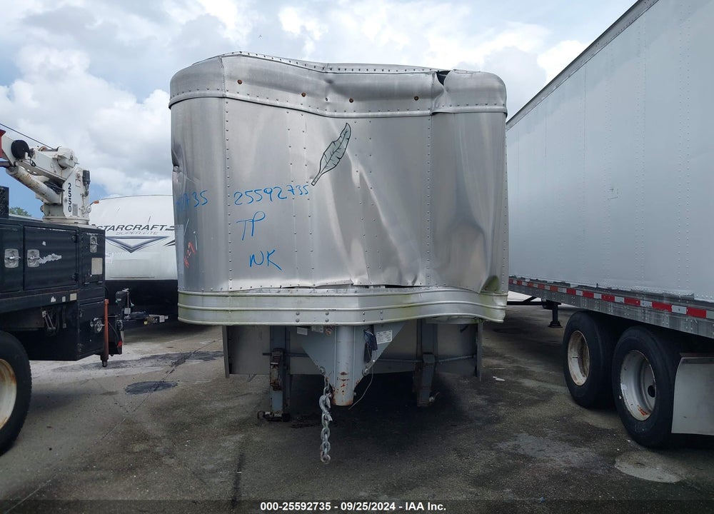 2013 FEATHERLITE LIVESTOCK TRAILER VIN: 4FGB24032DC130414