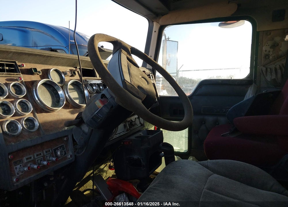 1999 KENWORTH W900 W900 VIN: 1XKWDR9X7XJ829207