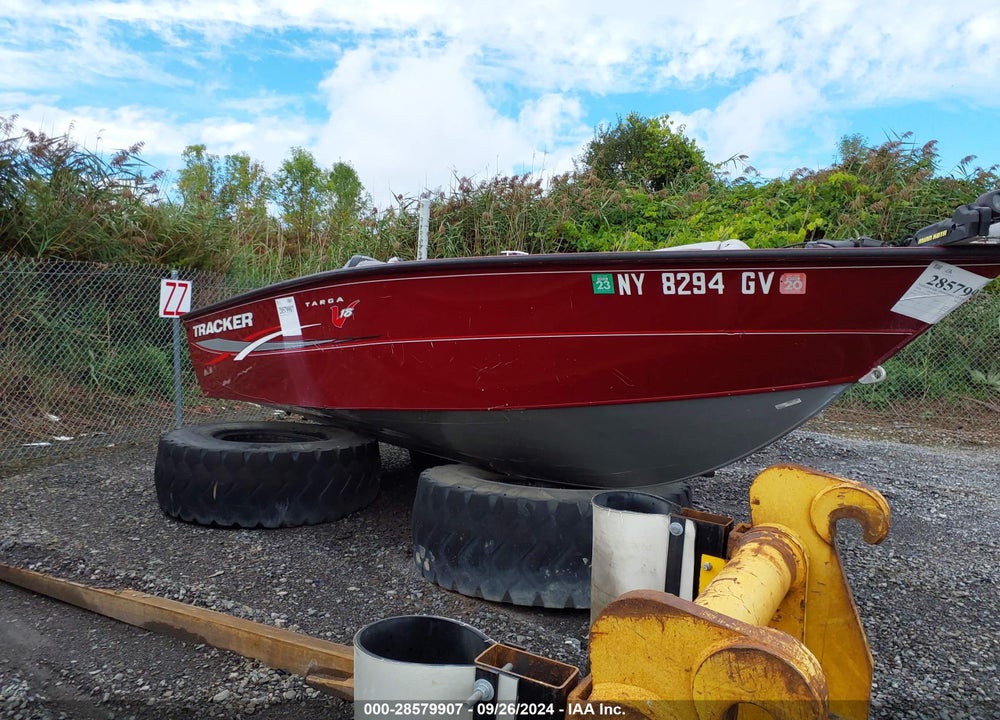 2016 TRACKER BOAT VIN: BUJ00281D516