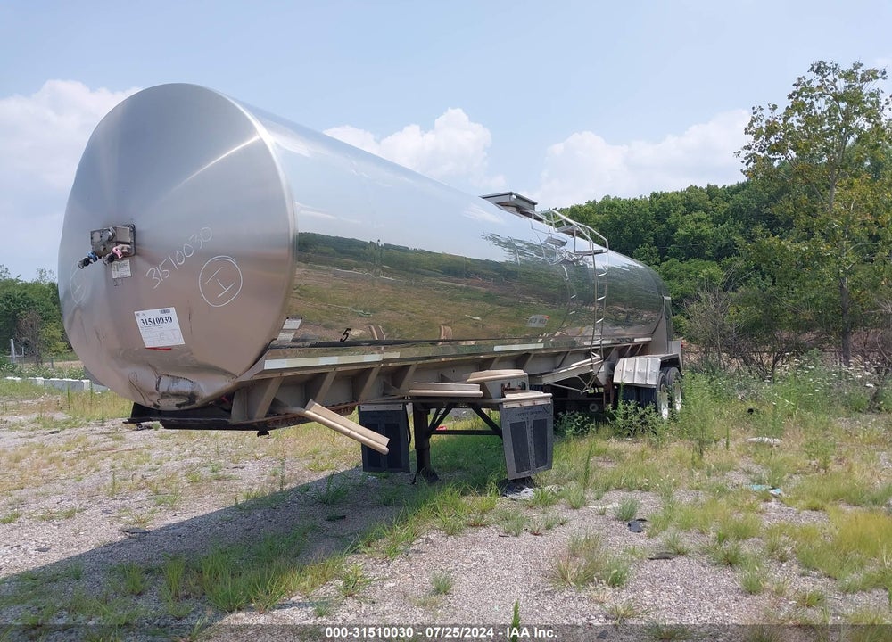 1992 WALKER STAINLESS EQUIP CO TANKER VIN: 1W9P82022N1029654