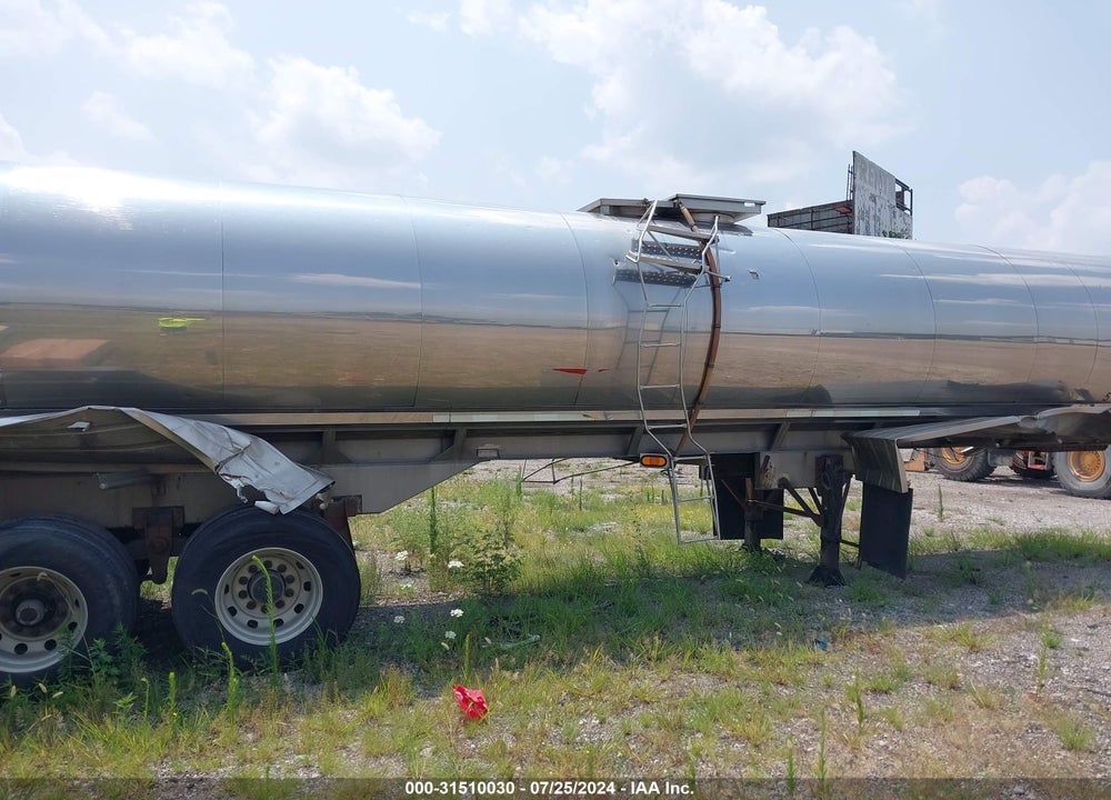 1992 WALKER STAINLESS EQUIP CO TANKER VIN: 1W9P82022N1029654